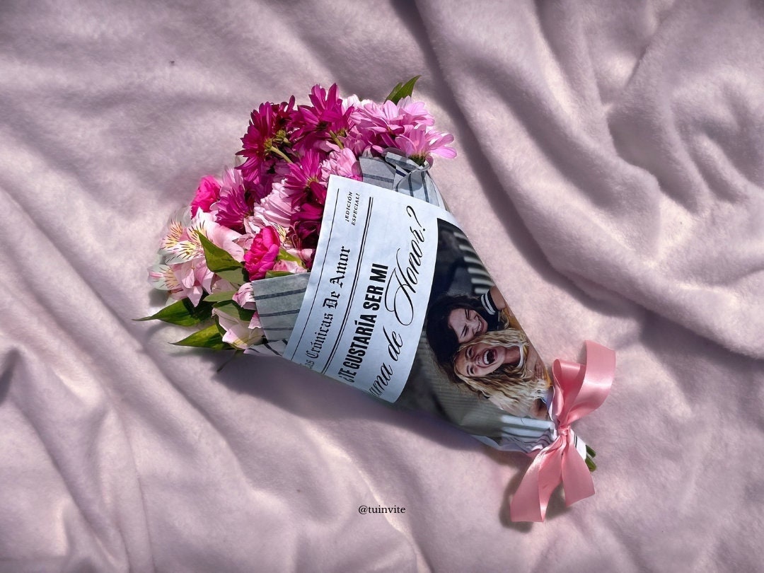 Propuesta Dama de Honor - Periódico para envoltura de ramo de flores - Plantilla Canva